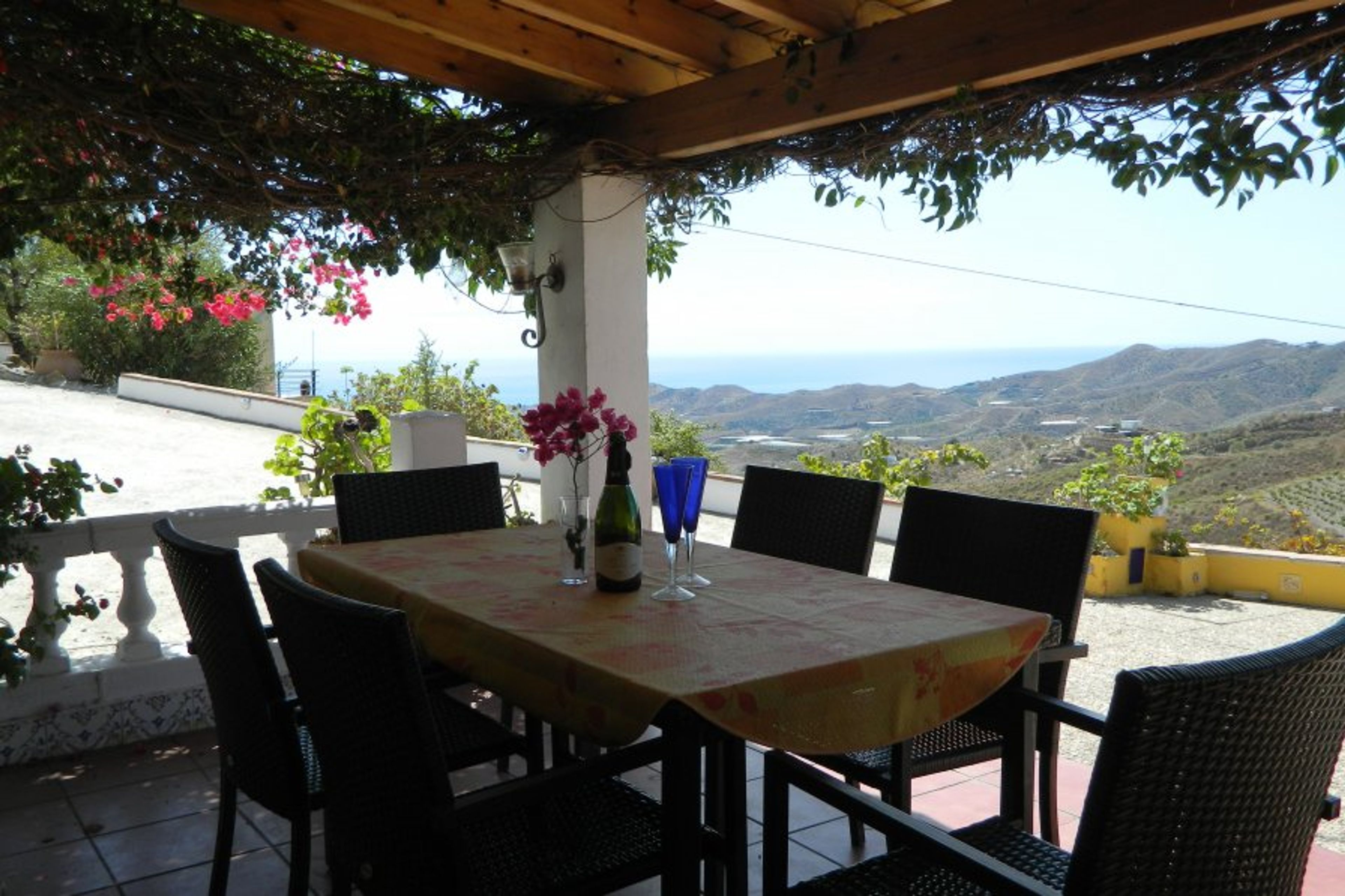 Dining for 6 with a Mediterranean view

 view