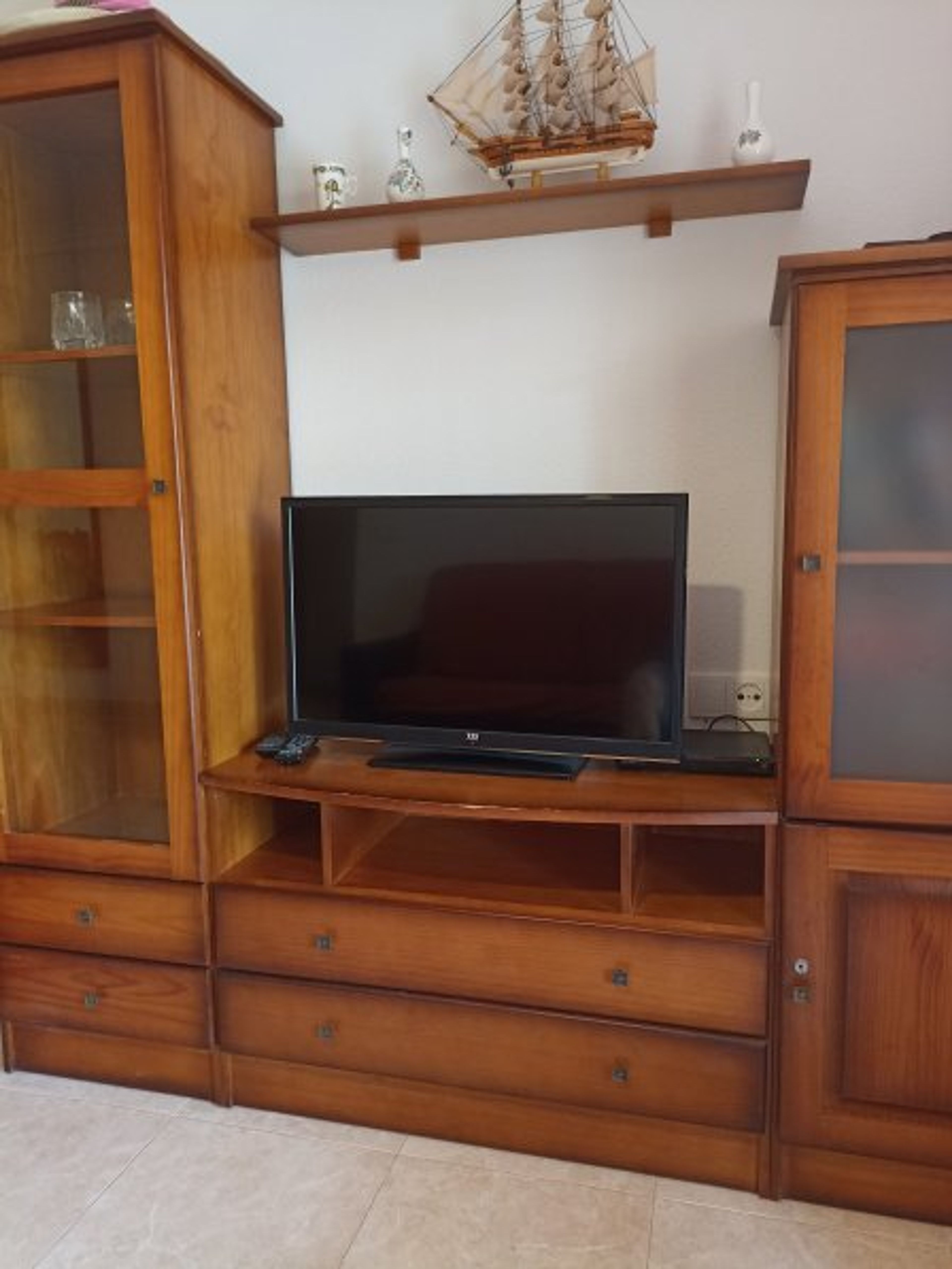 32" Flat Screen TV with UK channels.
