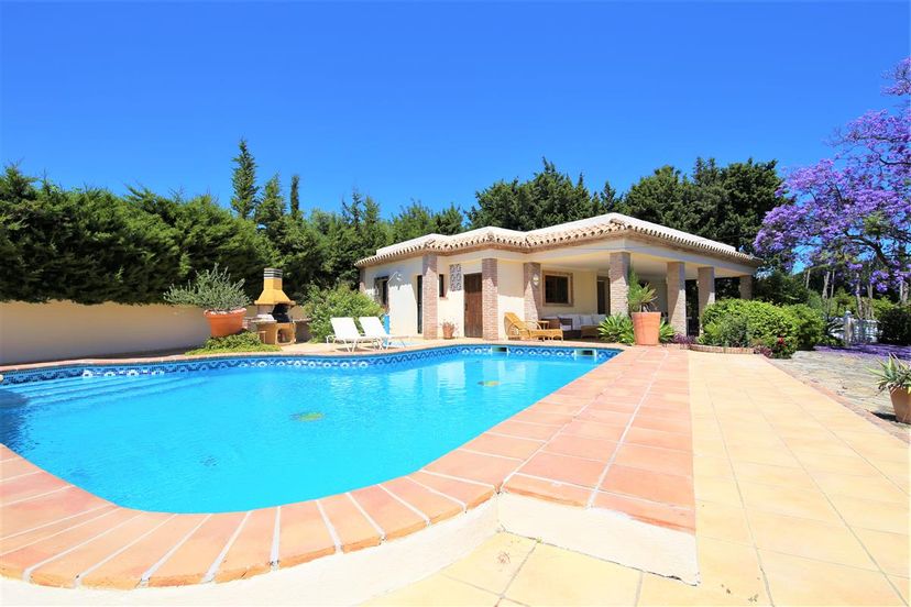 Villa in Spain, Reinoso: Villa has pool to the side with citrus fruit trees