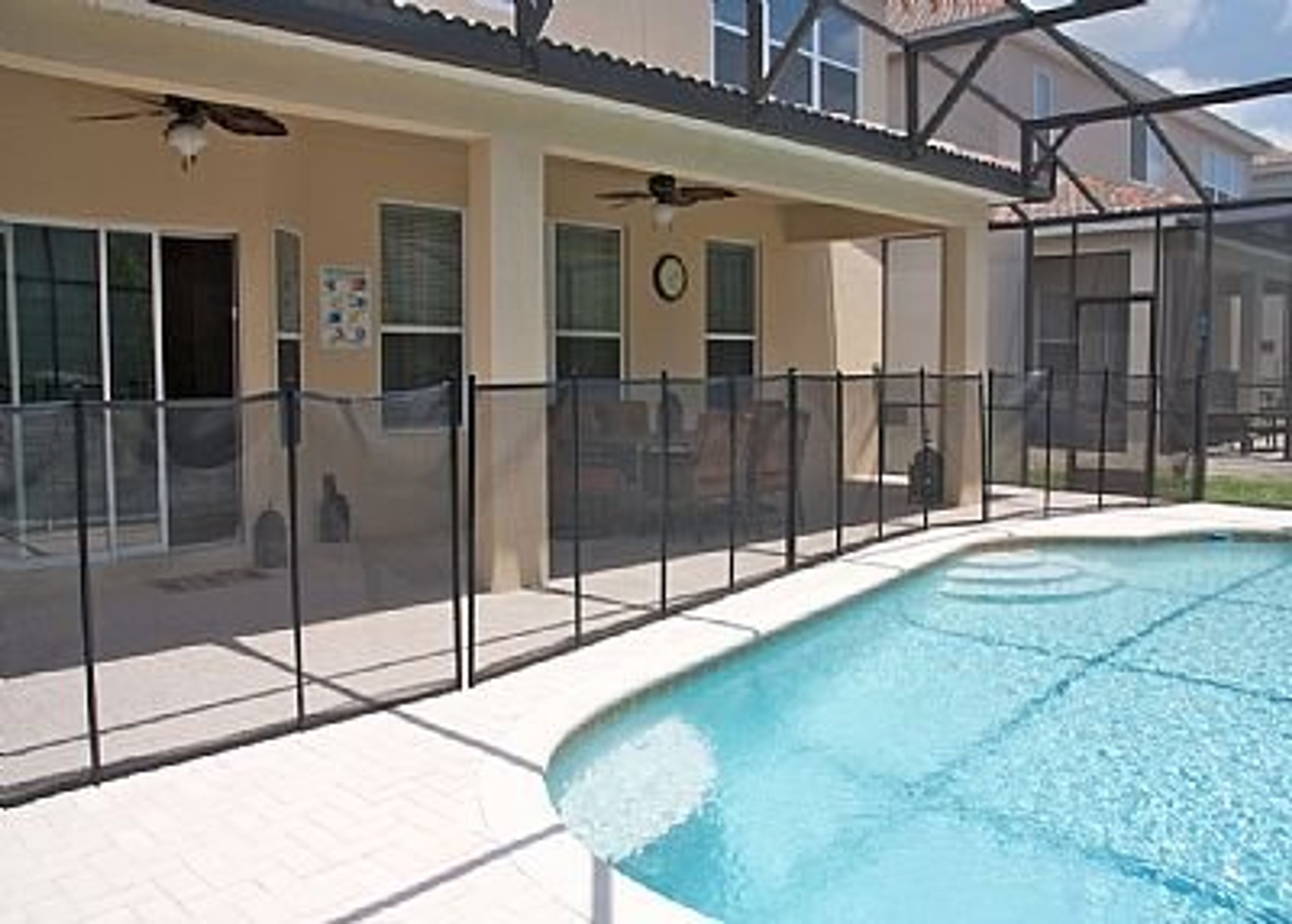 Child Safety Fence to Swimming Pool and Spa
