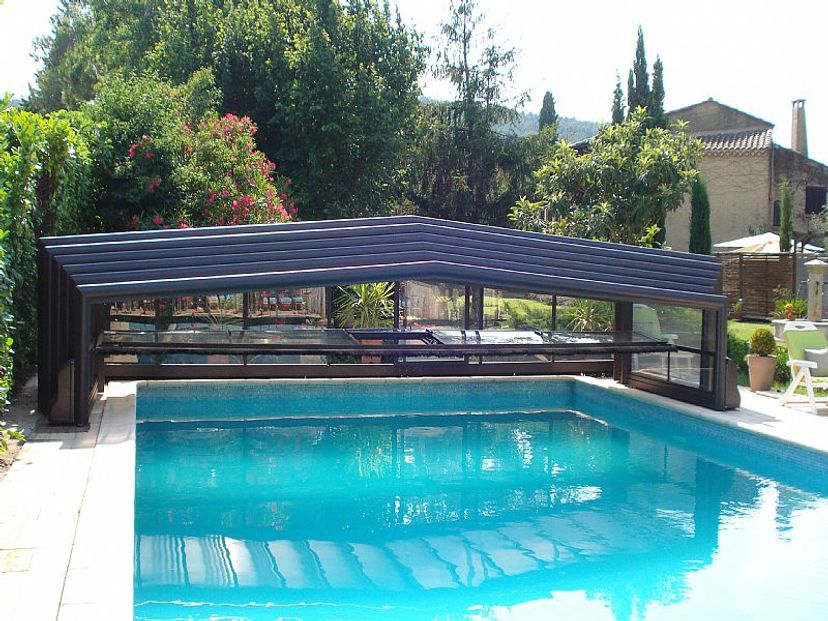 Country_house in Barbentane, the South of France: the roof open  on the pool