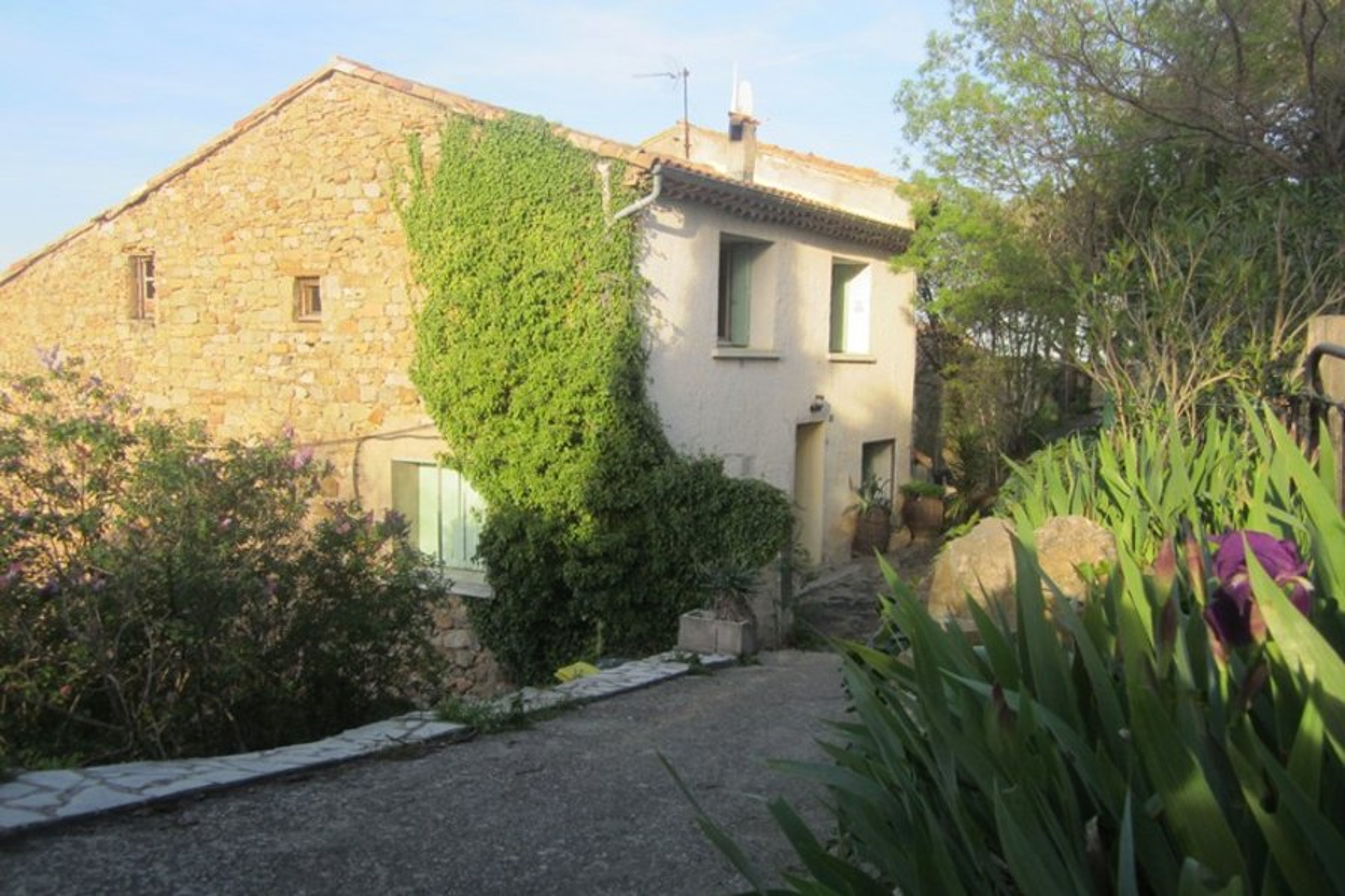 Villa Janet on Impasse du Chateau  with small track to hilltop view 