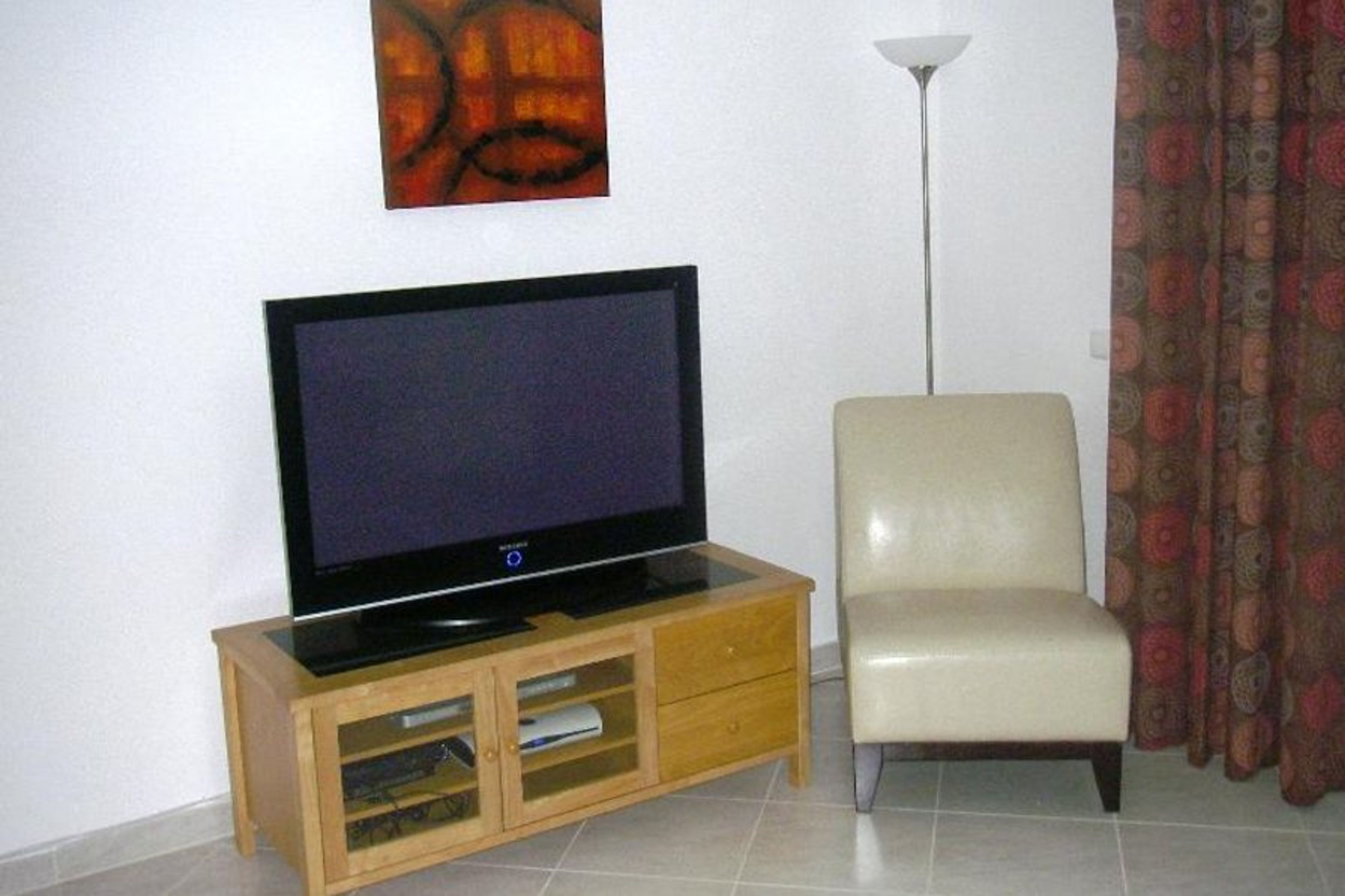 Quality 42 Plasma TV, DVD, SKY TV & Playstation 2