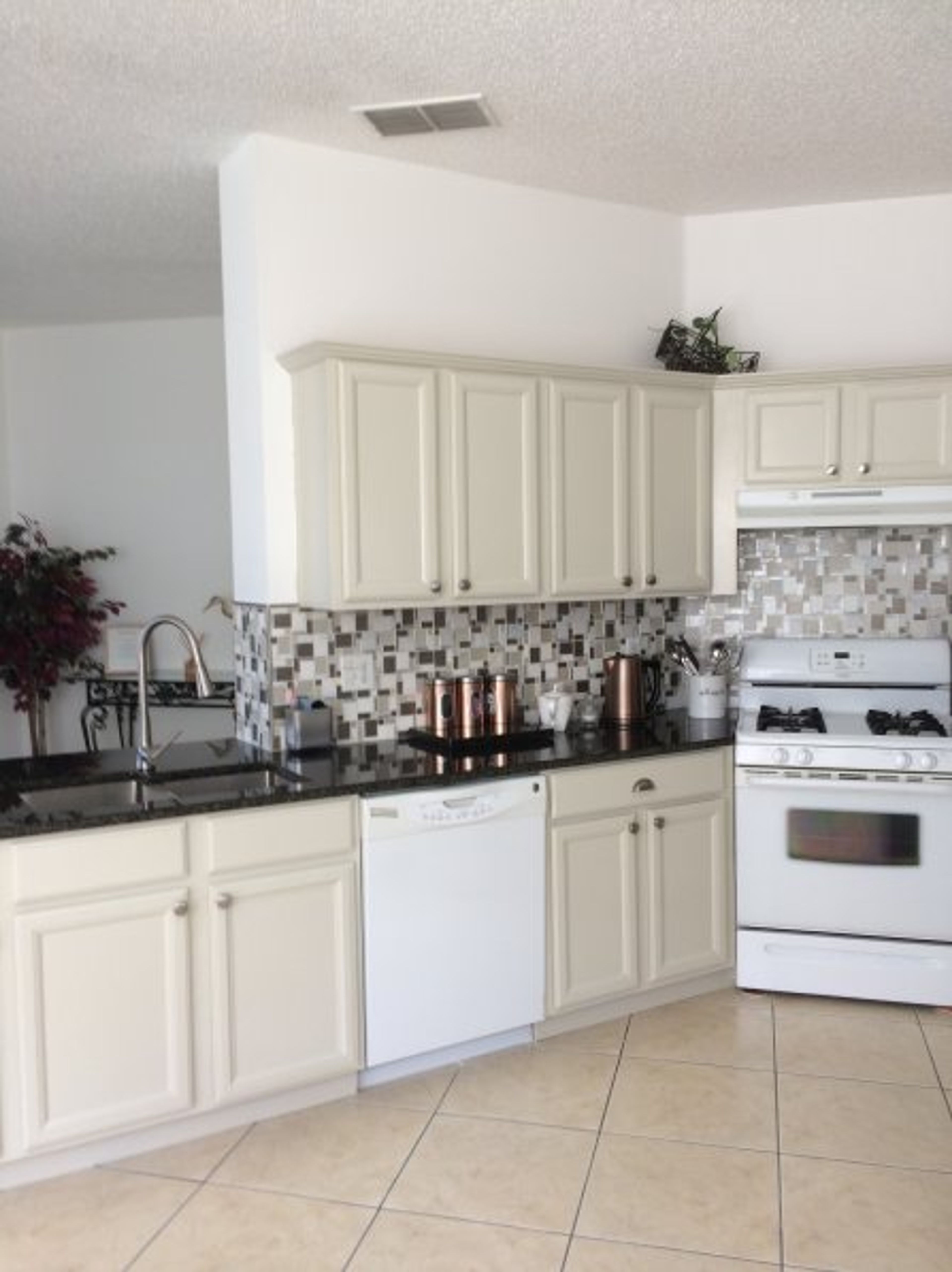 Kitchen with granite worktops 