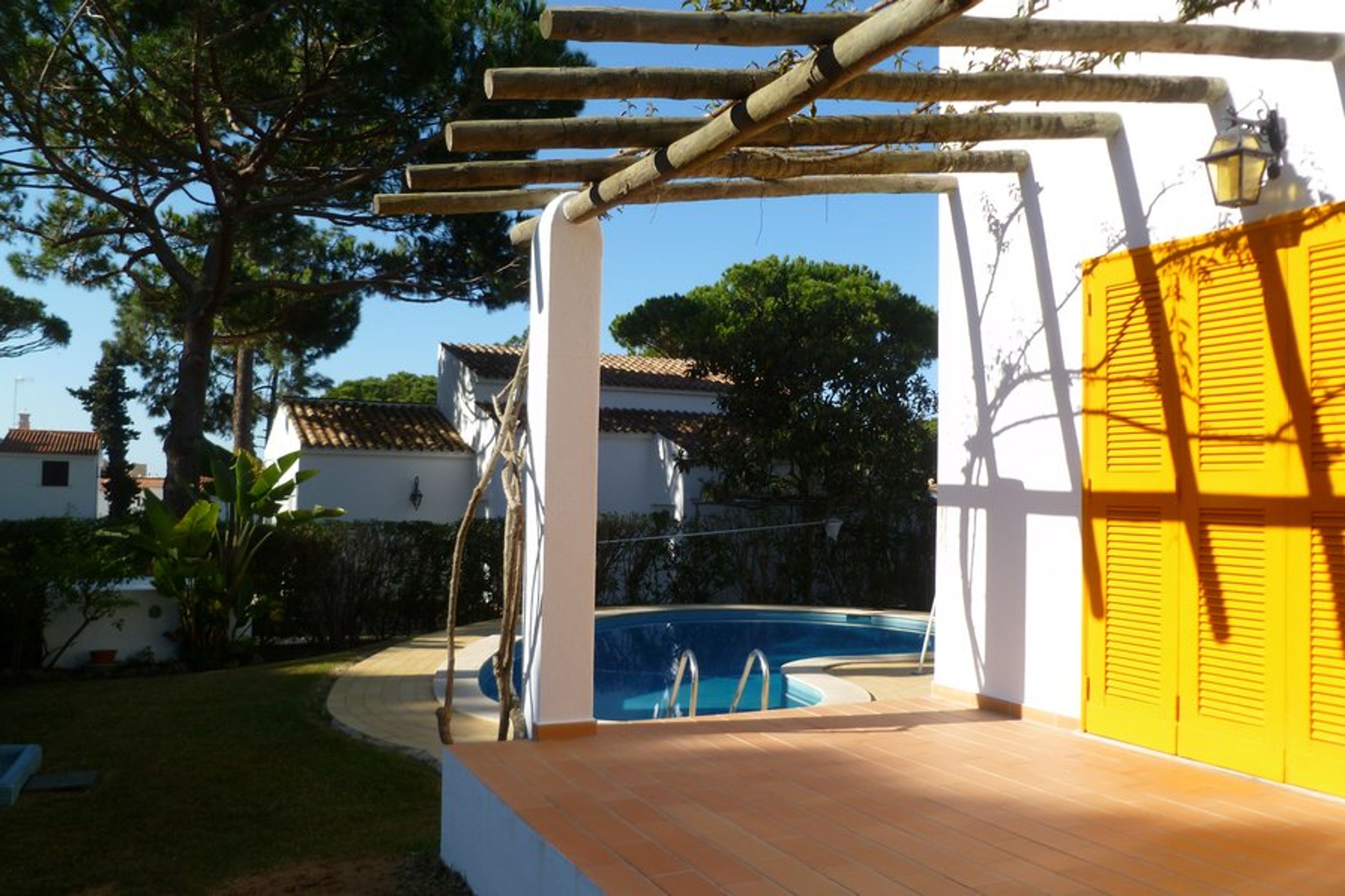 Terrace of the dinning room, facing the garden and the swimming pool.