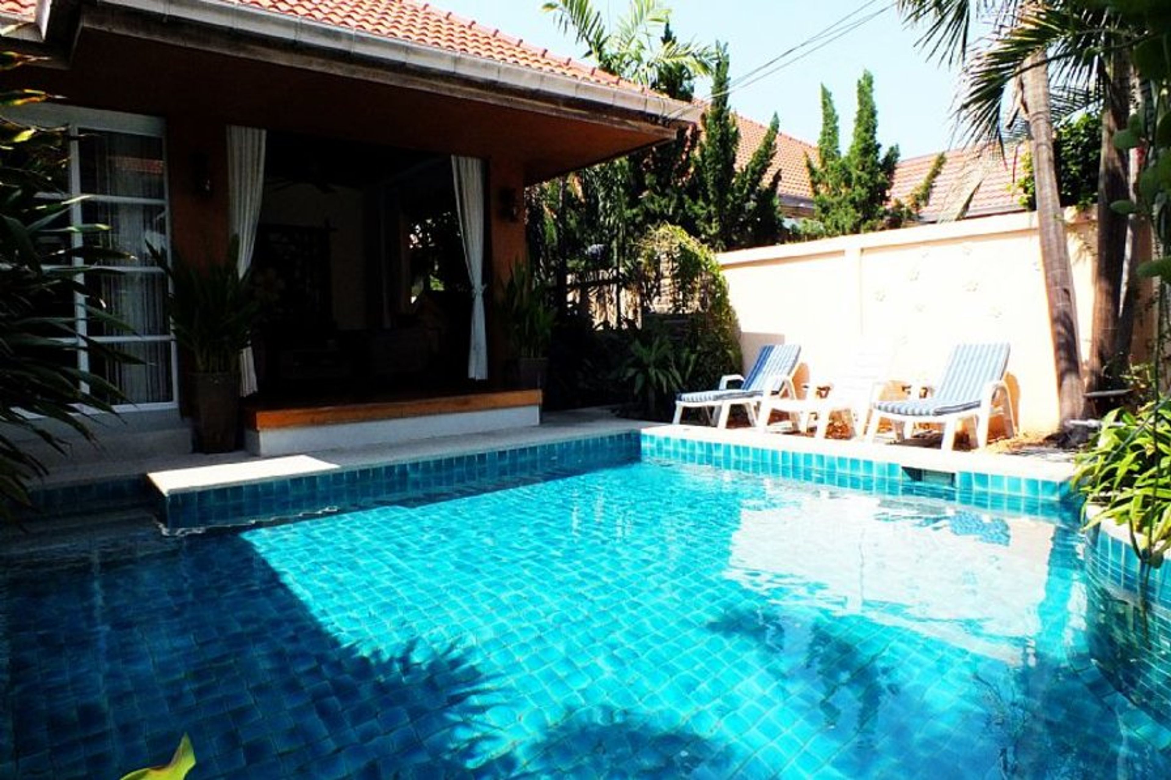 South Facing Private Pool with Sun Loungers Sun All Day!!
