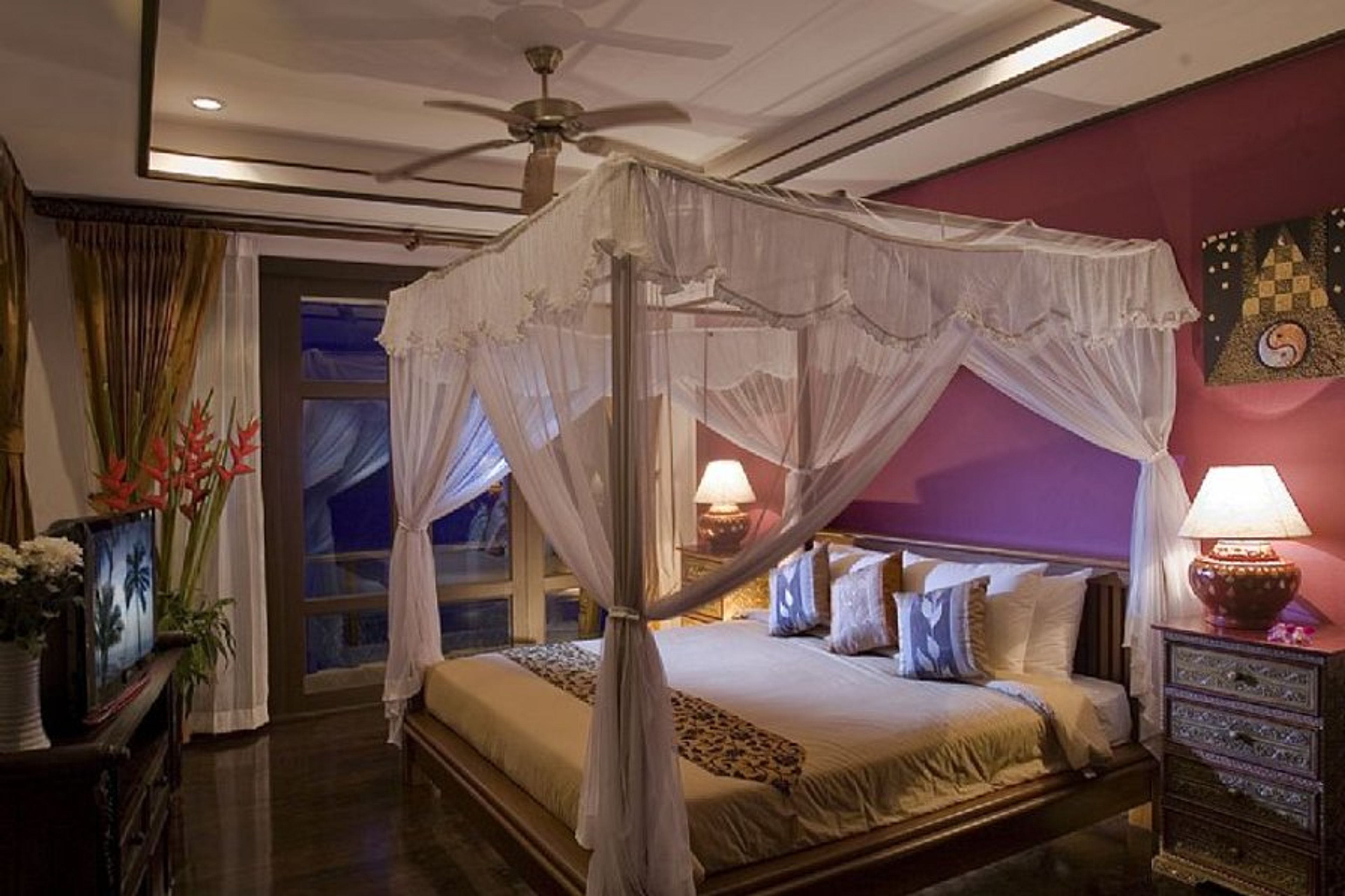 Master Bedroom w.Four Poster KSB