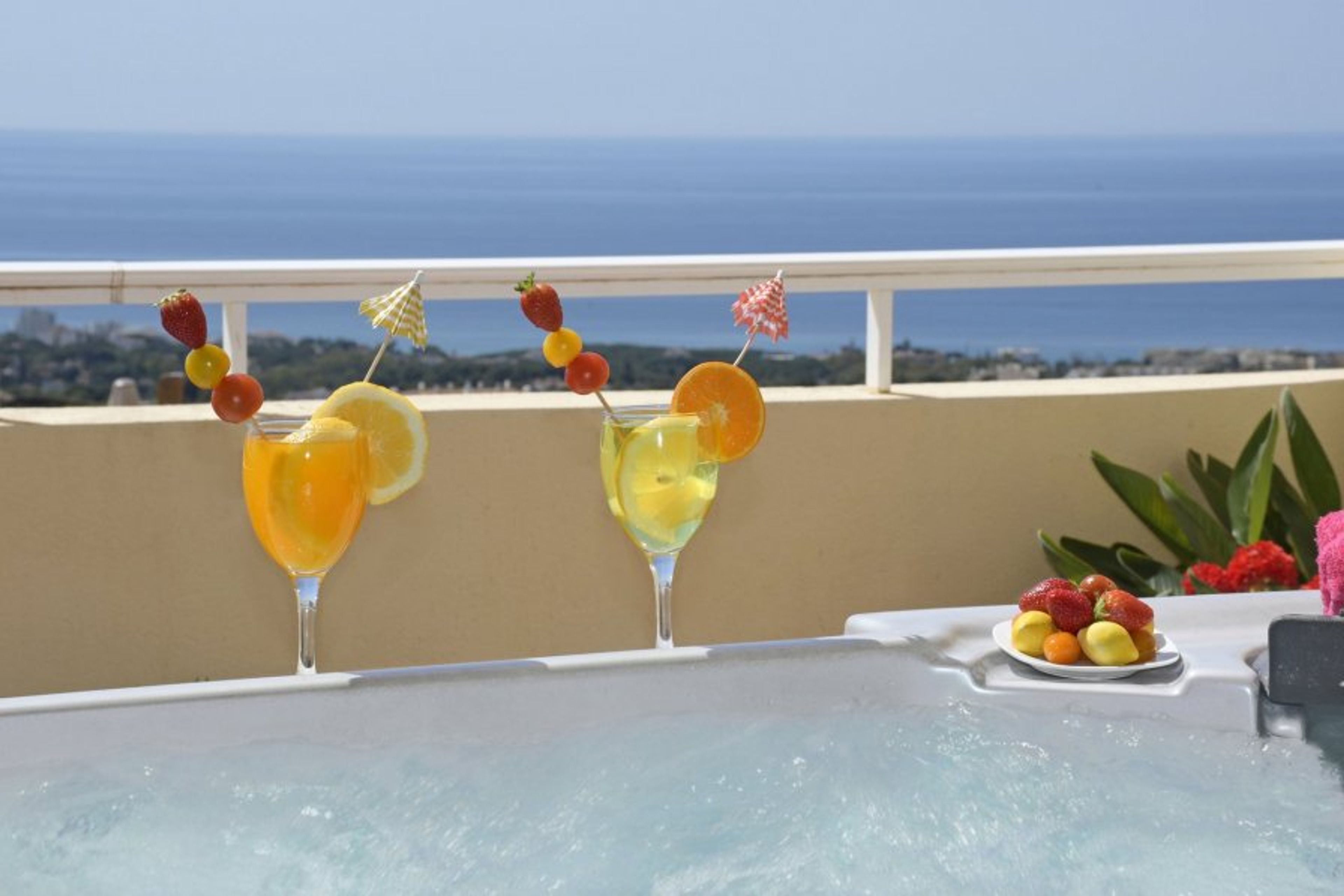 Beautiful jacuzzi on the terrace with amazing sea views!
