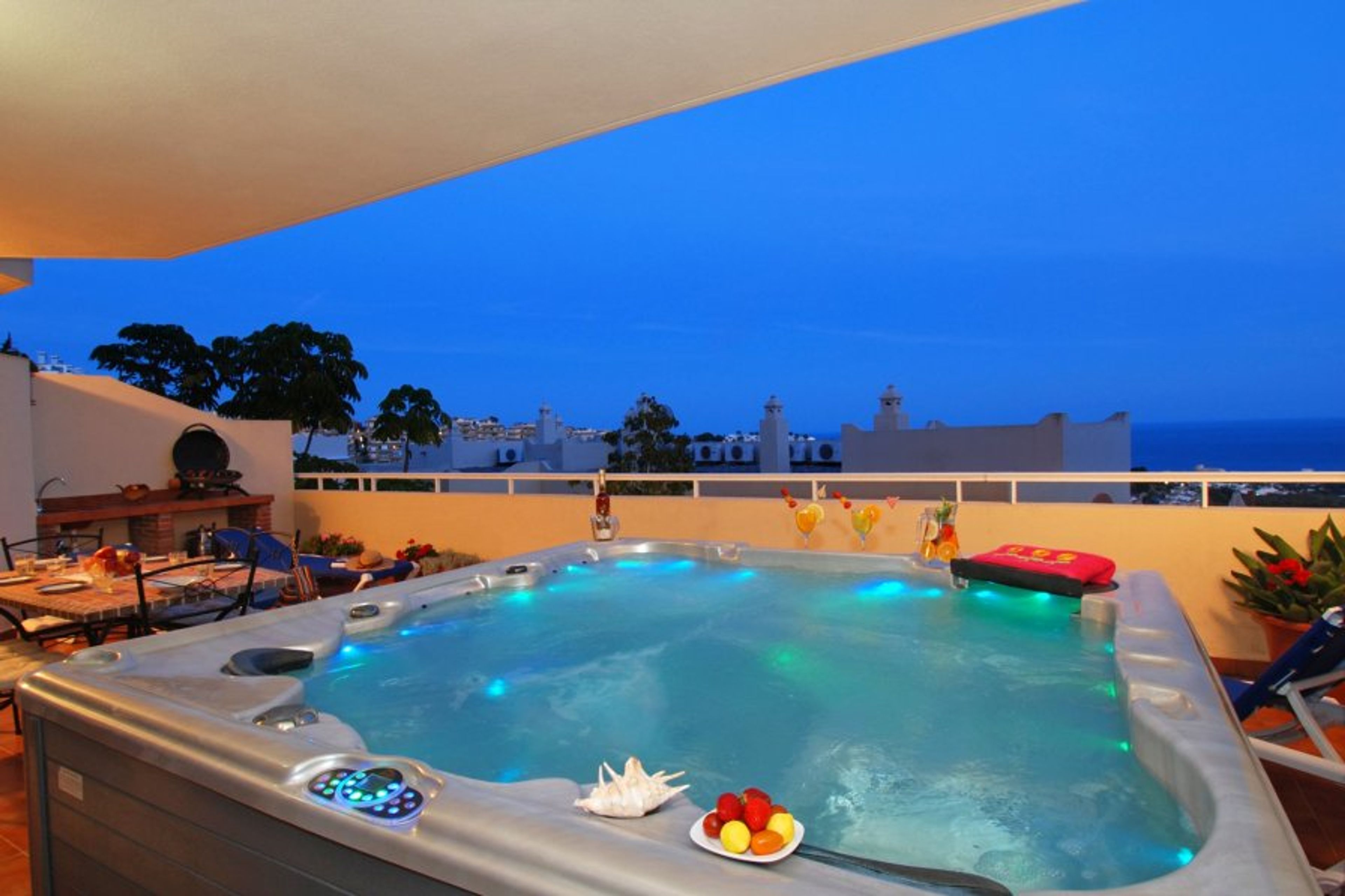 The jacuzzi at night!