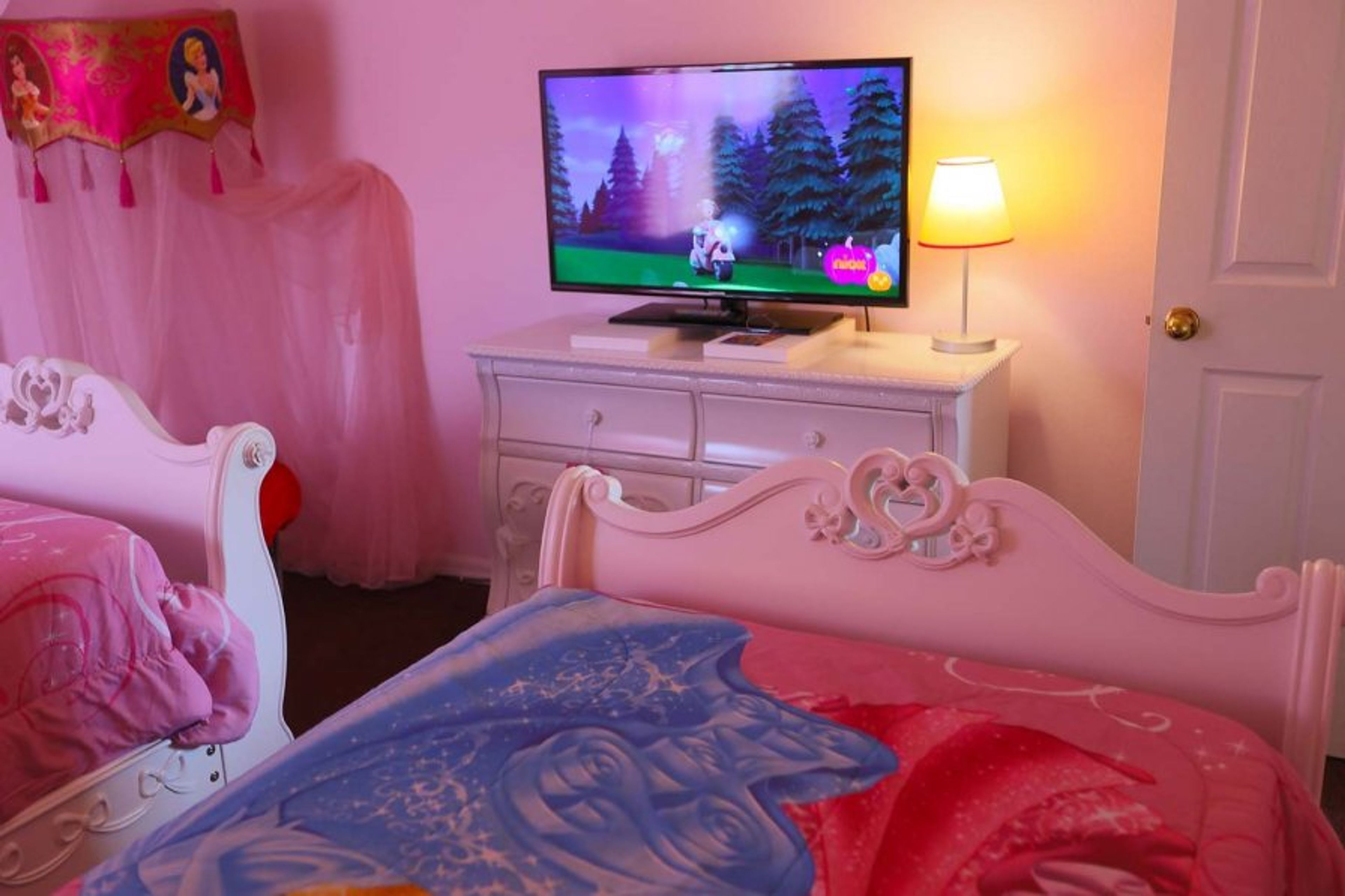 Princess themed twin bedroom,TV