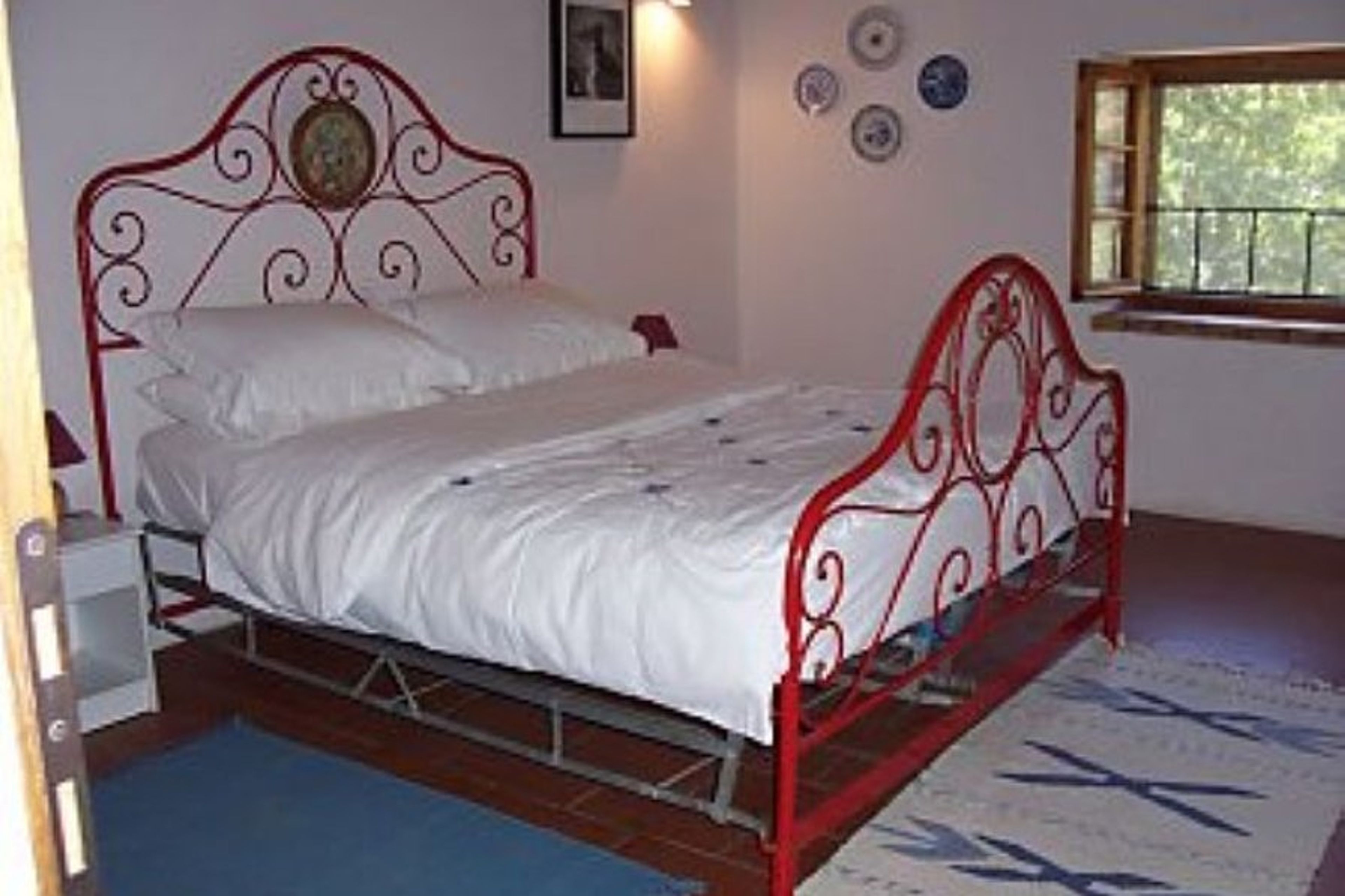 Double bedroom with Umbrian bedstead
