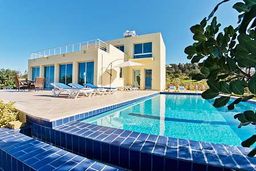 Kyrenia holiday villa rental with private pool