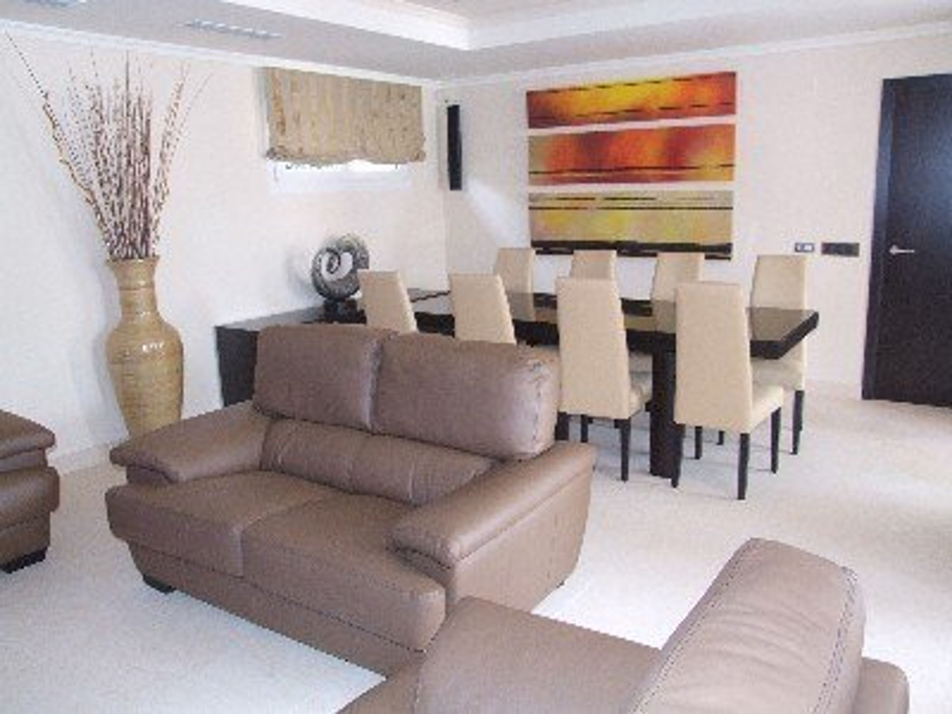 Spavious and bright open plan living area.