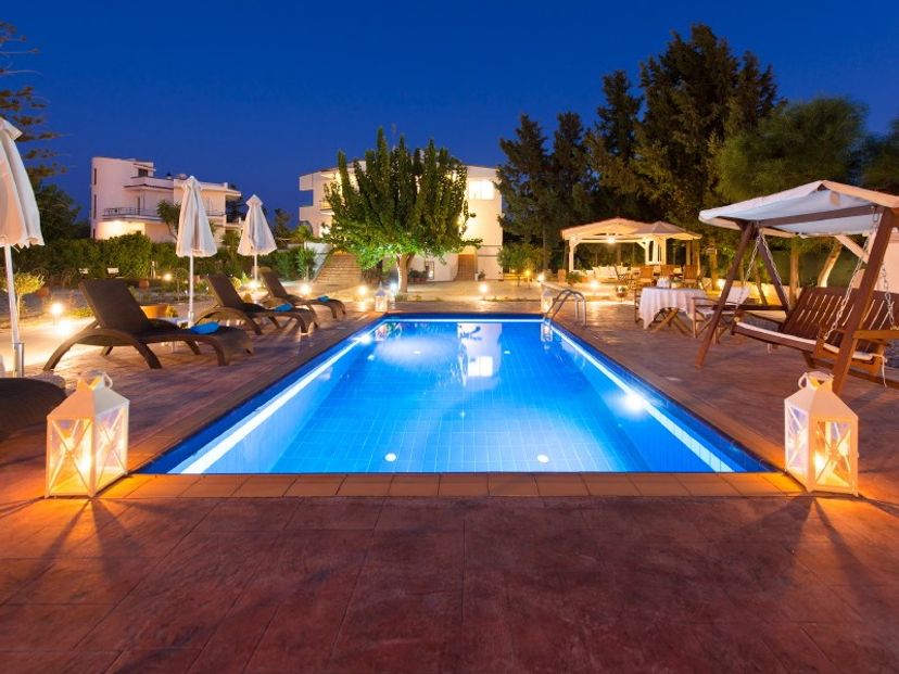 Villa in Rhodes Town, Rhodes: pool and villa at night